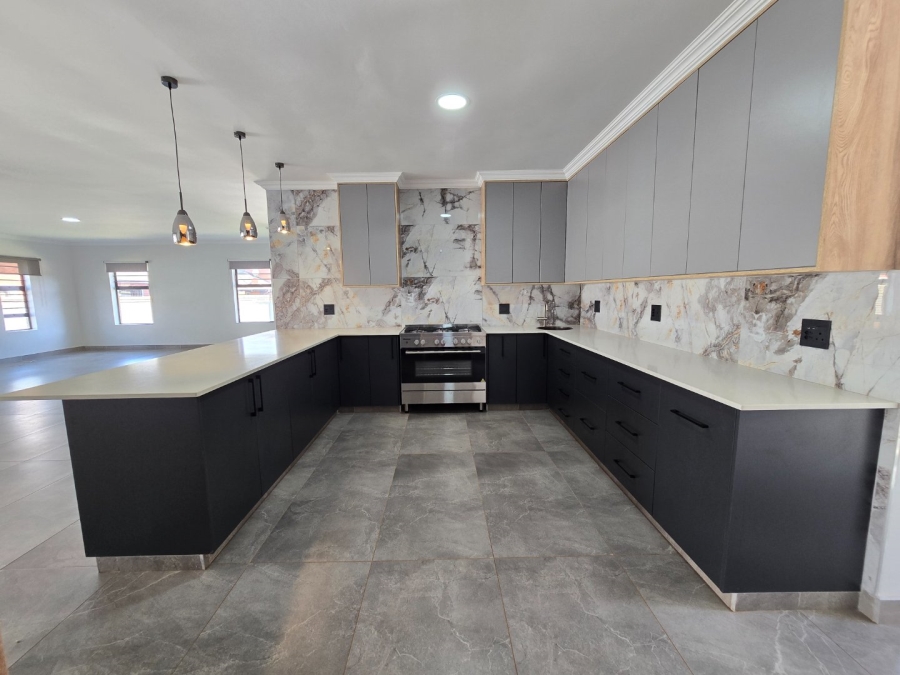 3 Bedroom Property for Sale in Van Der Hoff Park North West